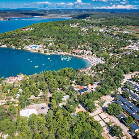 Easyatent Bungalow Tent Lanterna Červar-Porat Extérieur photo