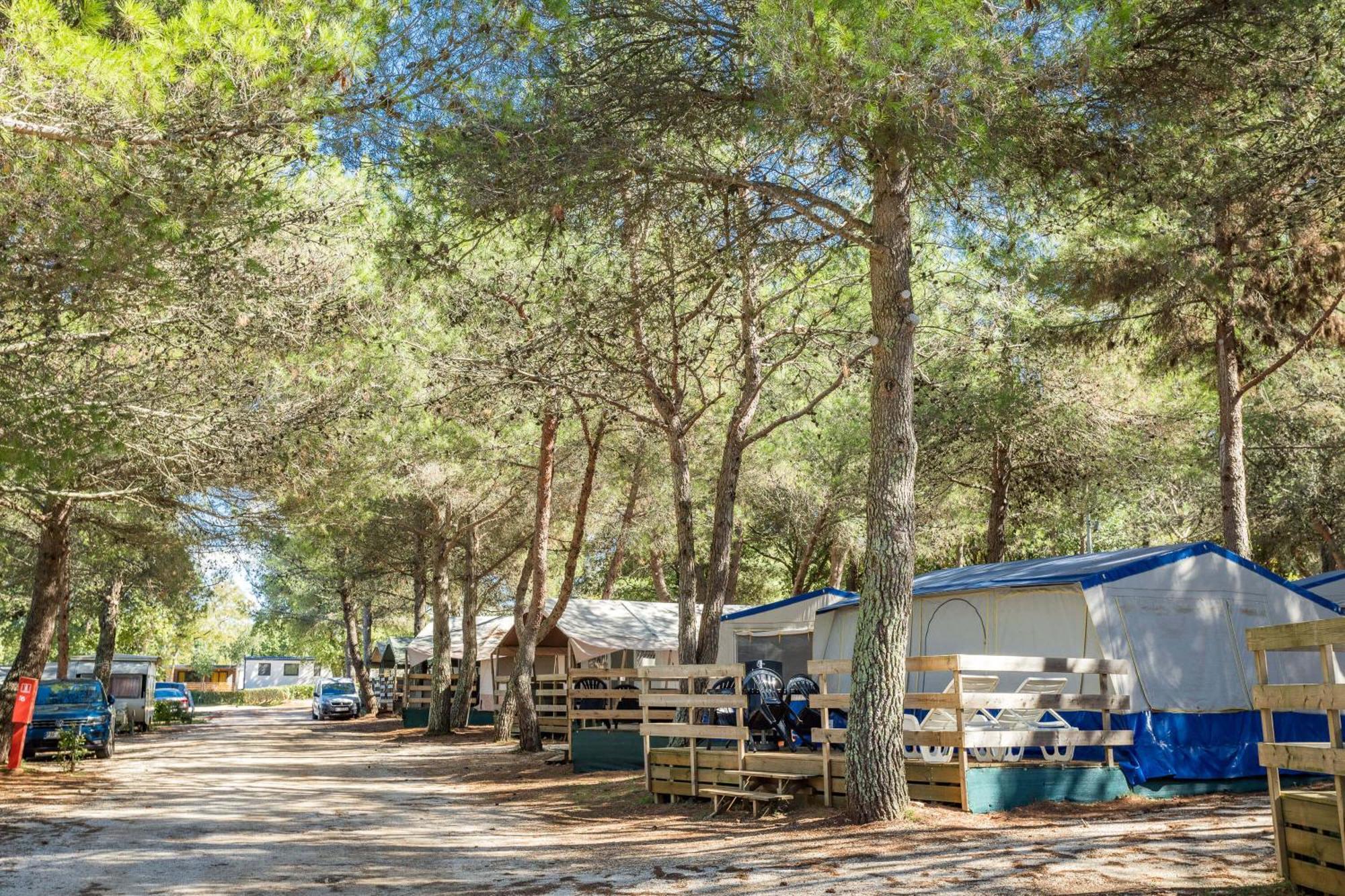 Easyatent Bungalow Tent Lanterna Červar-Porat Chambre photo