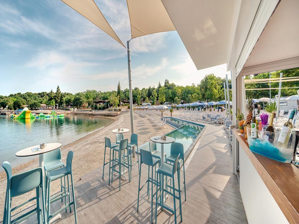 Easyatent Bungalow Tent Lanterna Červar-Porat Extérieur photo